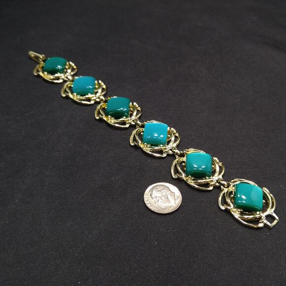 Vintage Moonglow Green Link Bracelet, Gold Tone, 1950s - Picture 6 of 10